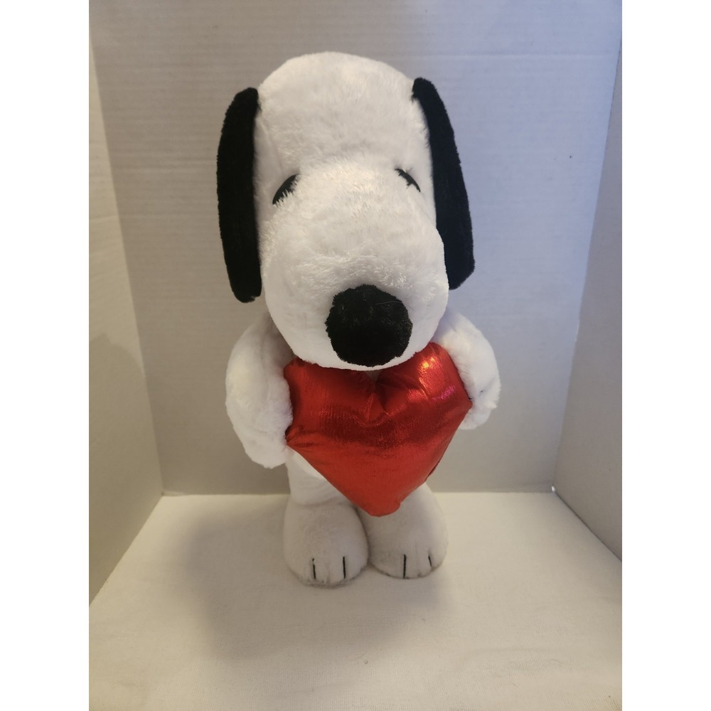 Valentine's Day Peanuts 18 in Tall Snoopy Pre-Owned in Excellent Condition